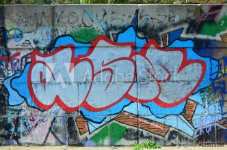 Afbeeldingen van Fragment of graffiti drawings The old wall decorated with paint stains in the style of street art culture Colored background texture in warm tones
